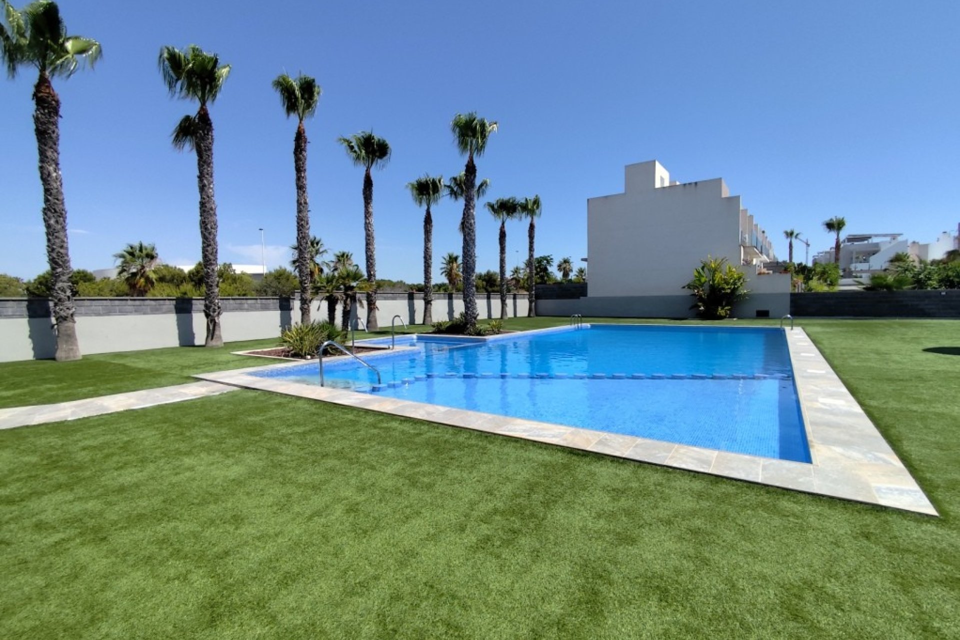 Resale - Corner townhouse - Torrevieja
