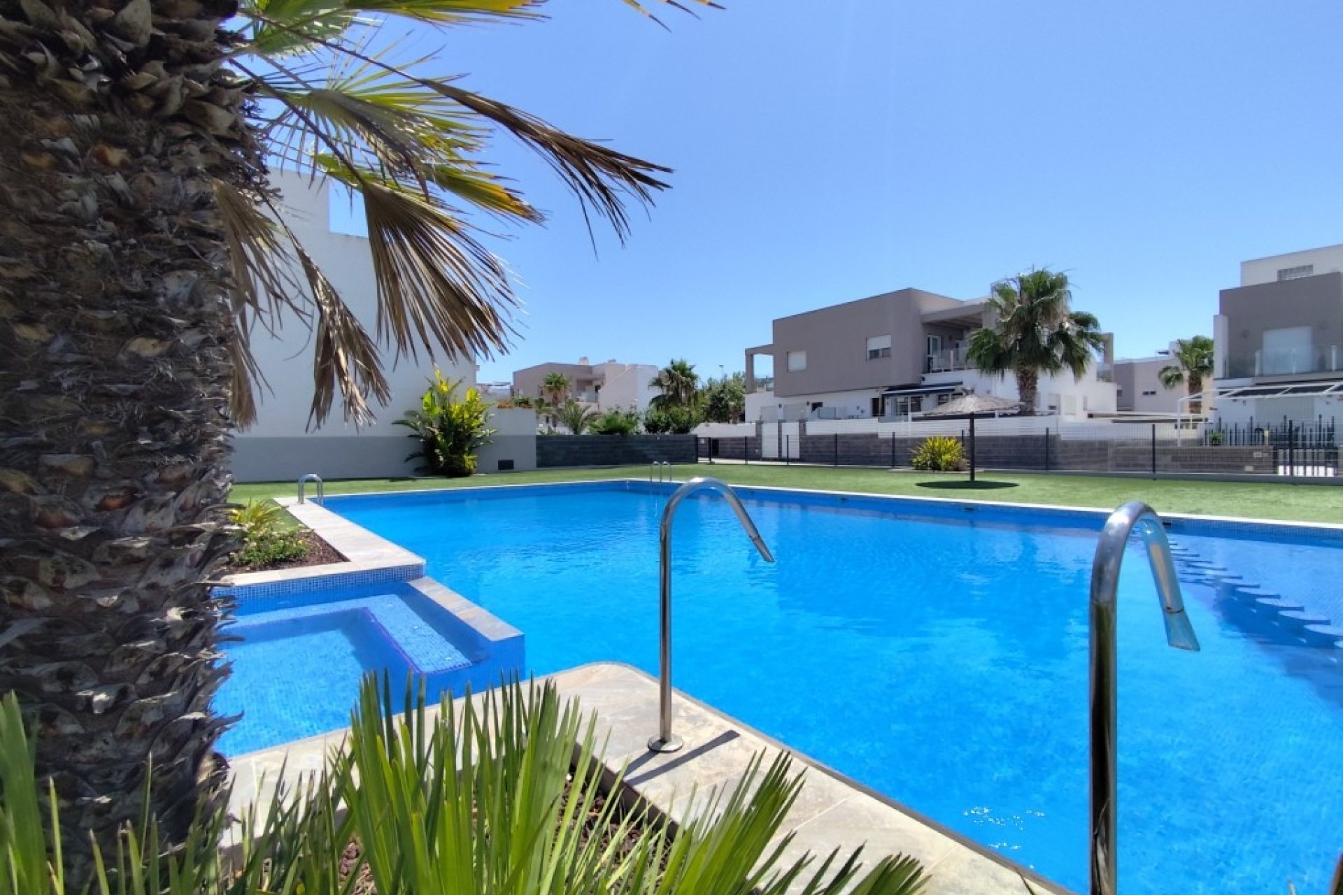Resale - Corner townhouse - Torrevieja