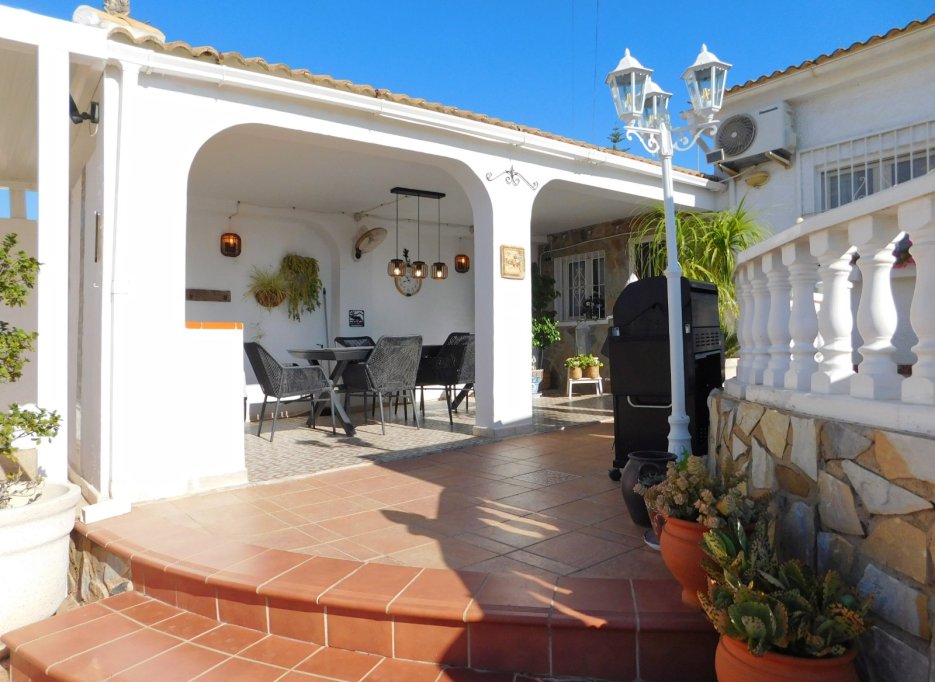 Resale - Semi - Detached Villa - Torrevieja - San Luis