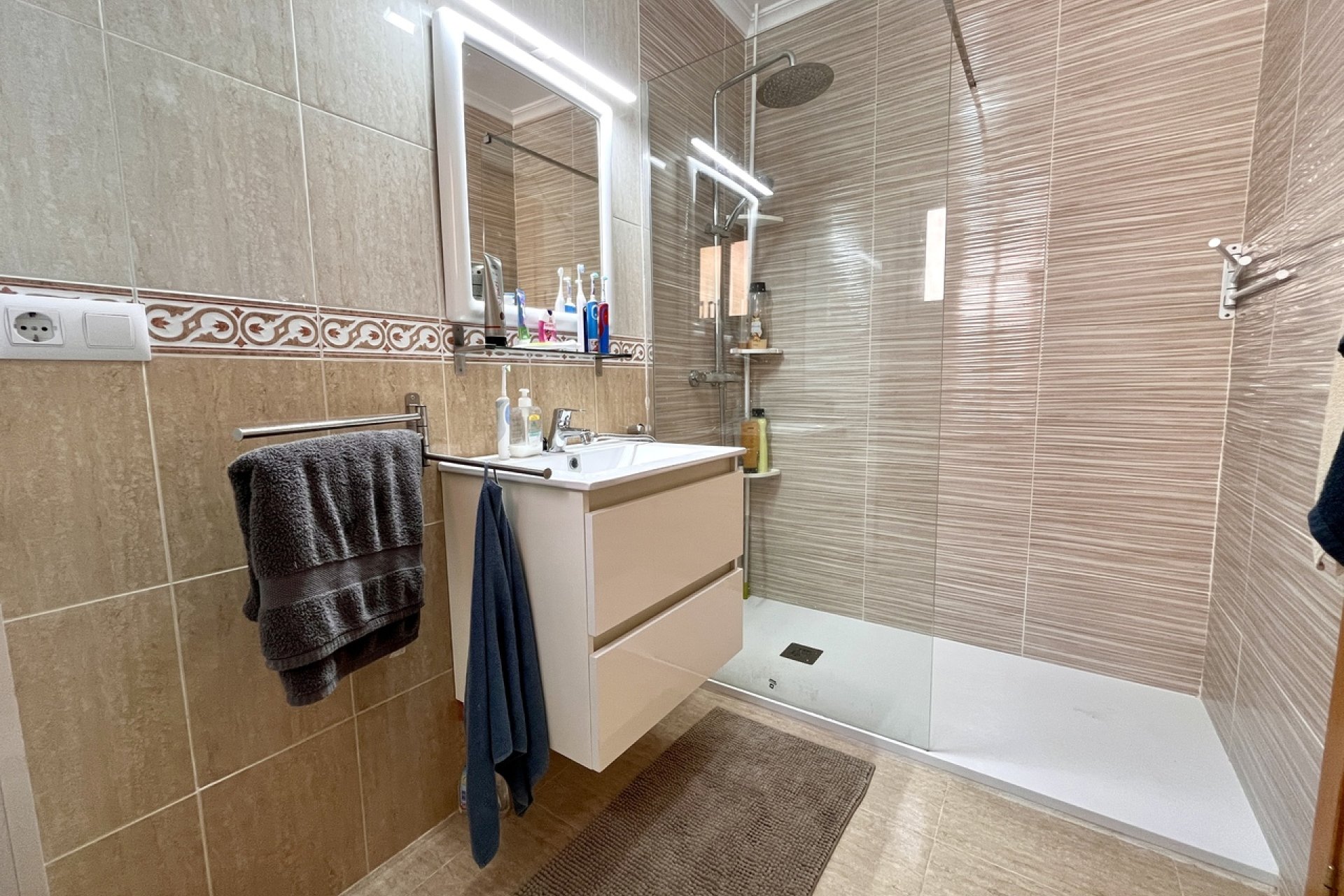 Resale - Townhouse - Avileses