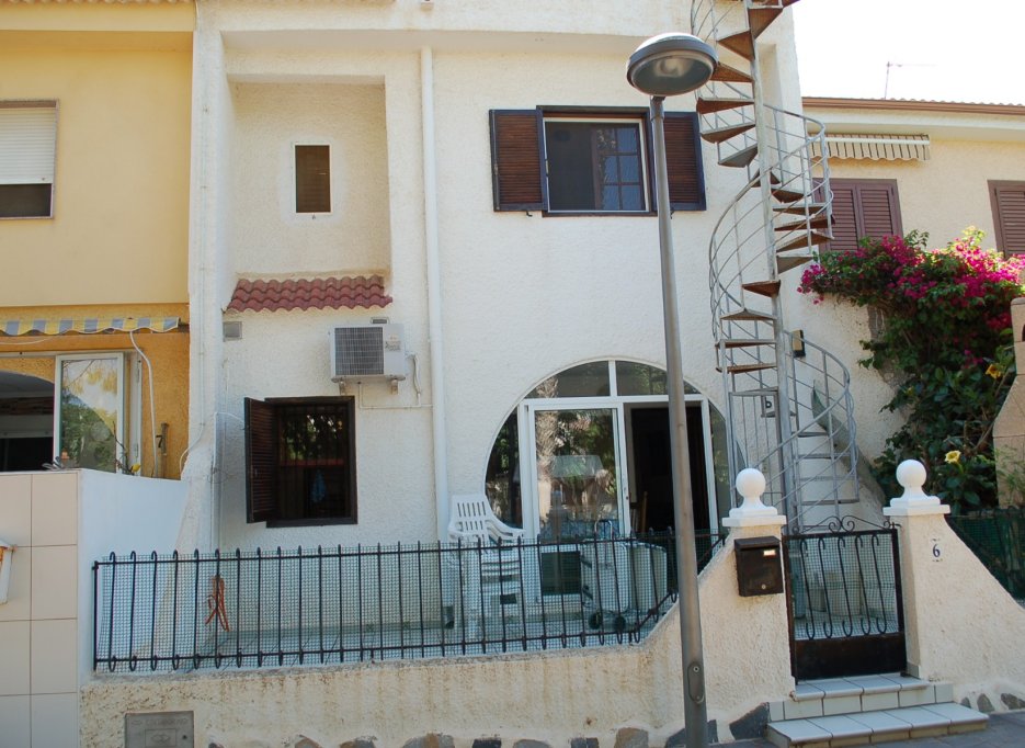 Resale - Townhouse - Mil Palmeras