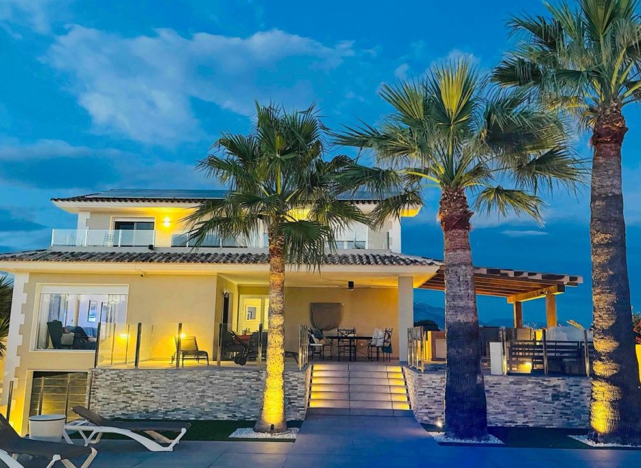 Resale - Villa - Alfas del Pí - pueblo