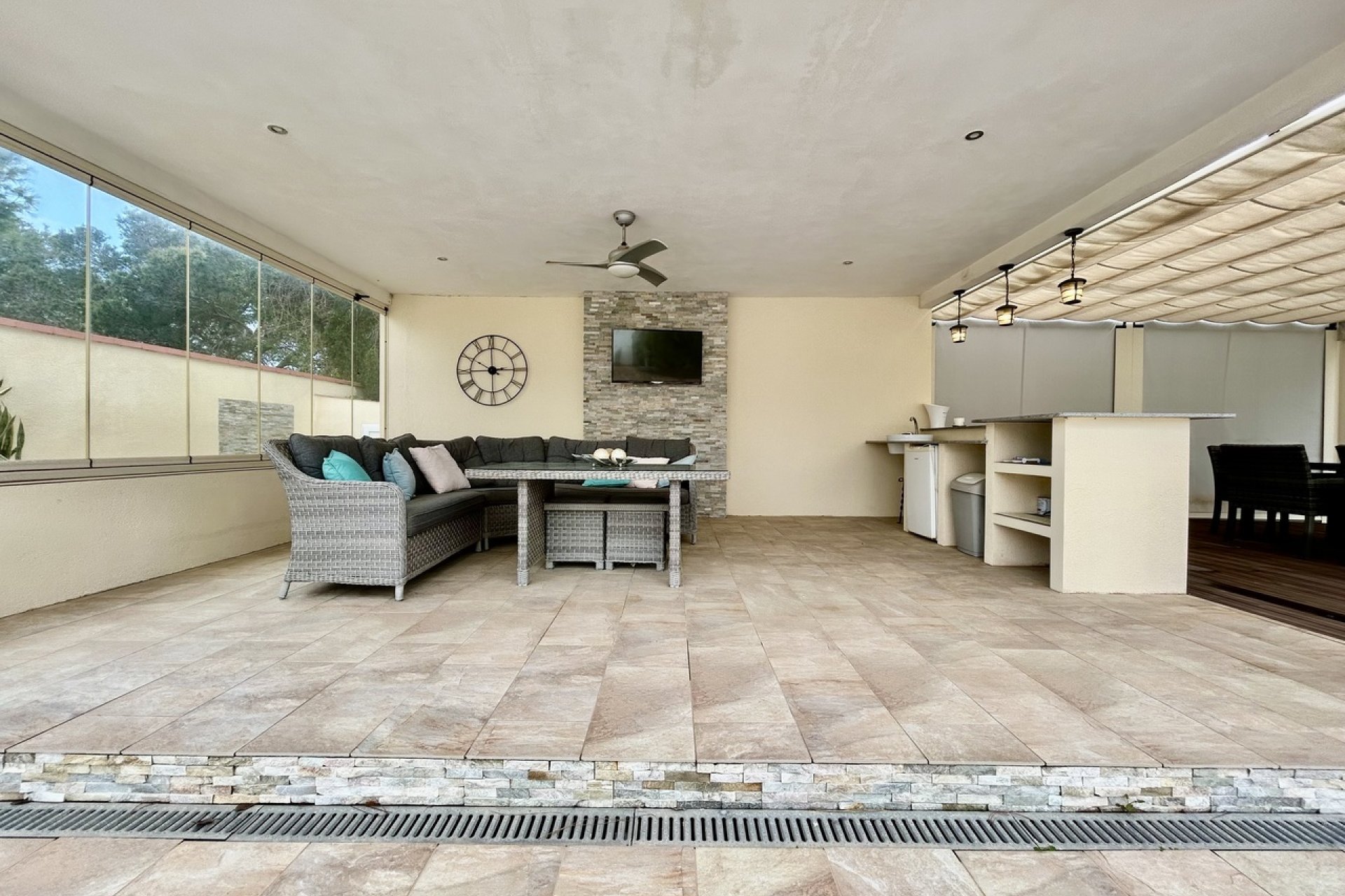 Resale - Villa - Cabo Roig