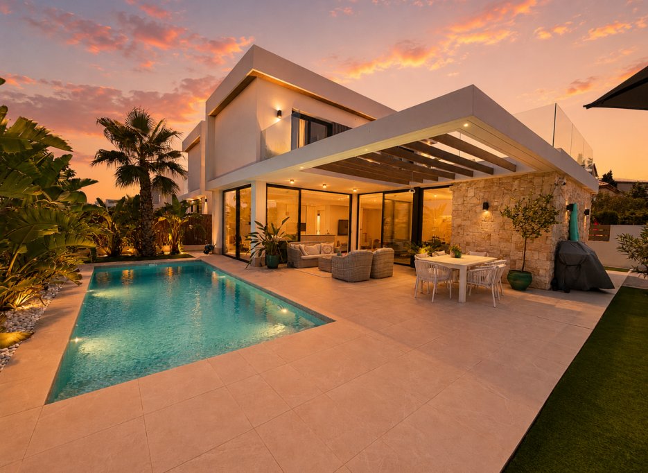 Resale - Villa - Cabo Roig