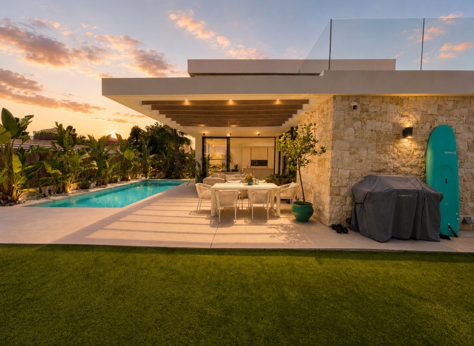 Resale - Villa - Cabo Roig