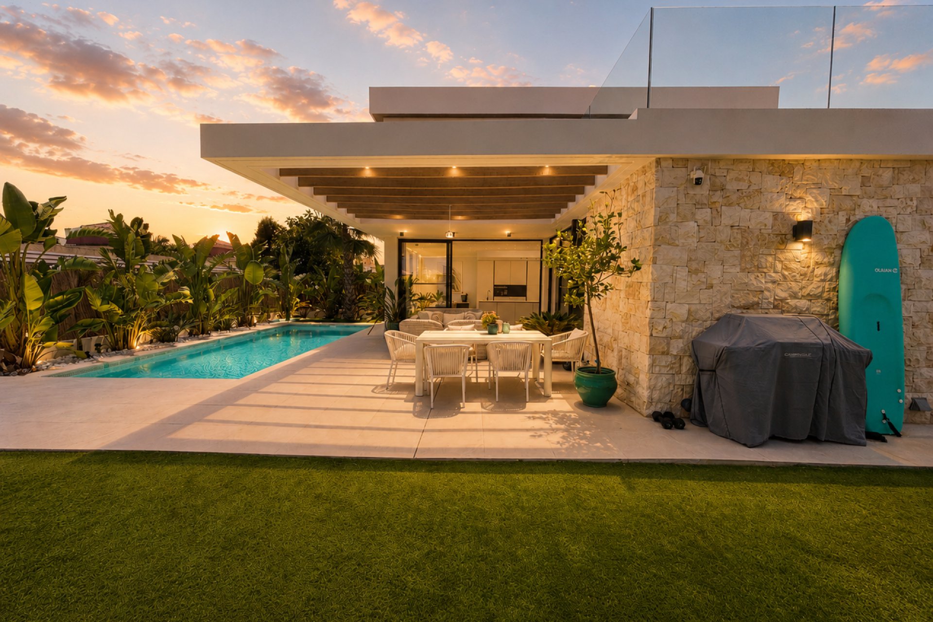 Resale - Villa - Cabo Roig