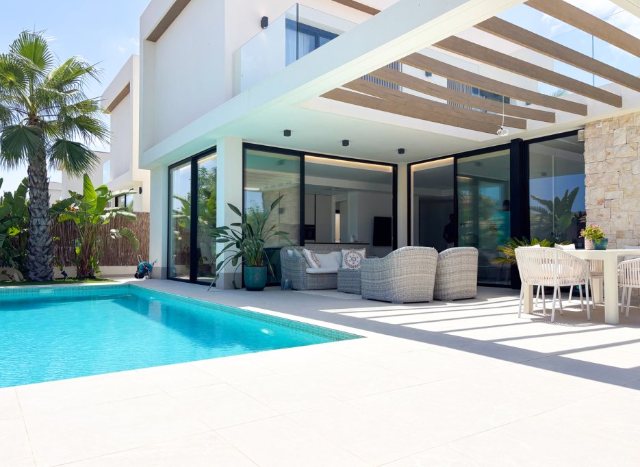 Resale - Villa - Cabo Roig