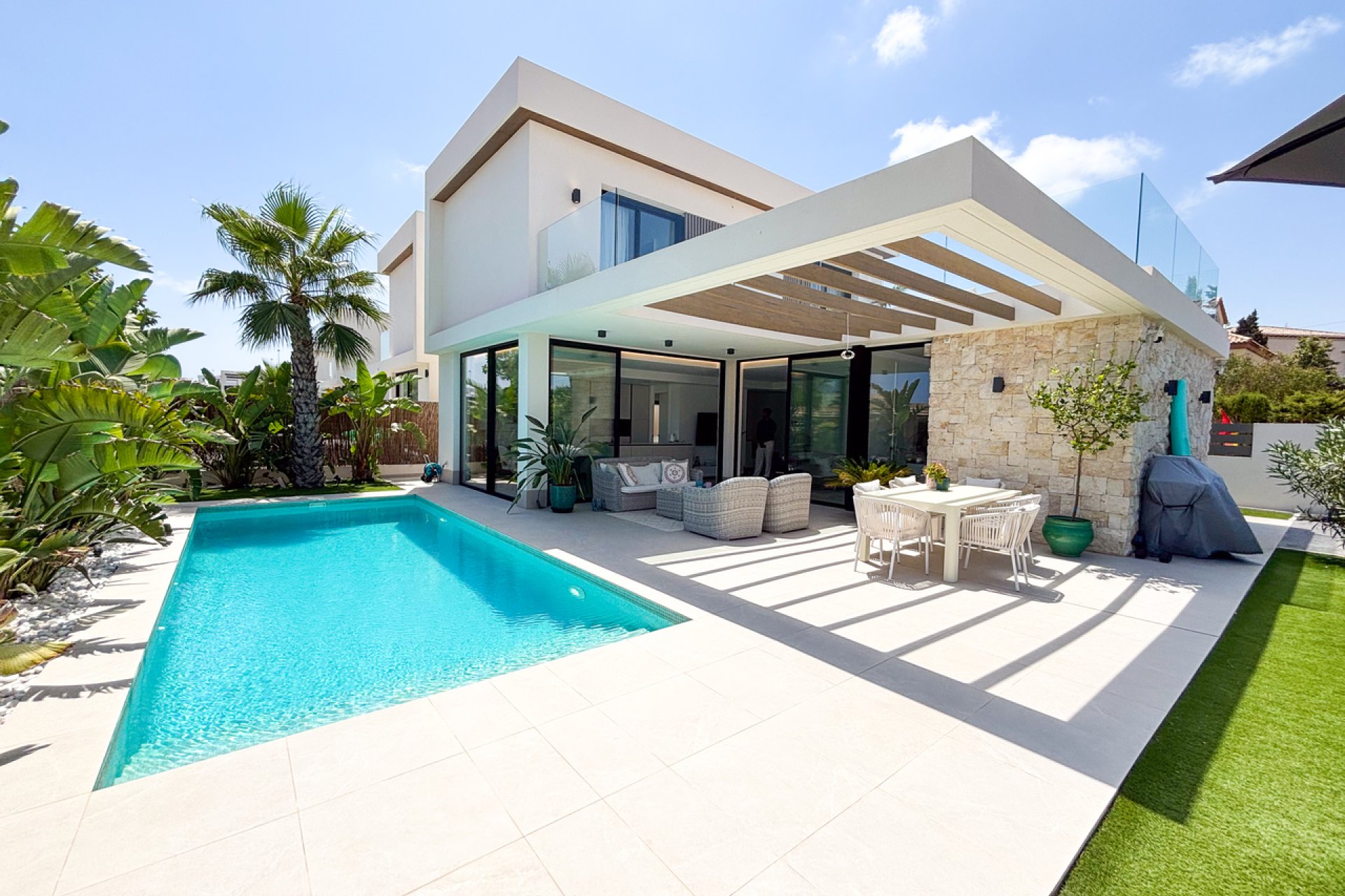 Resale - Villa - Cabo Roig