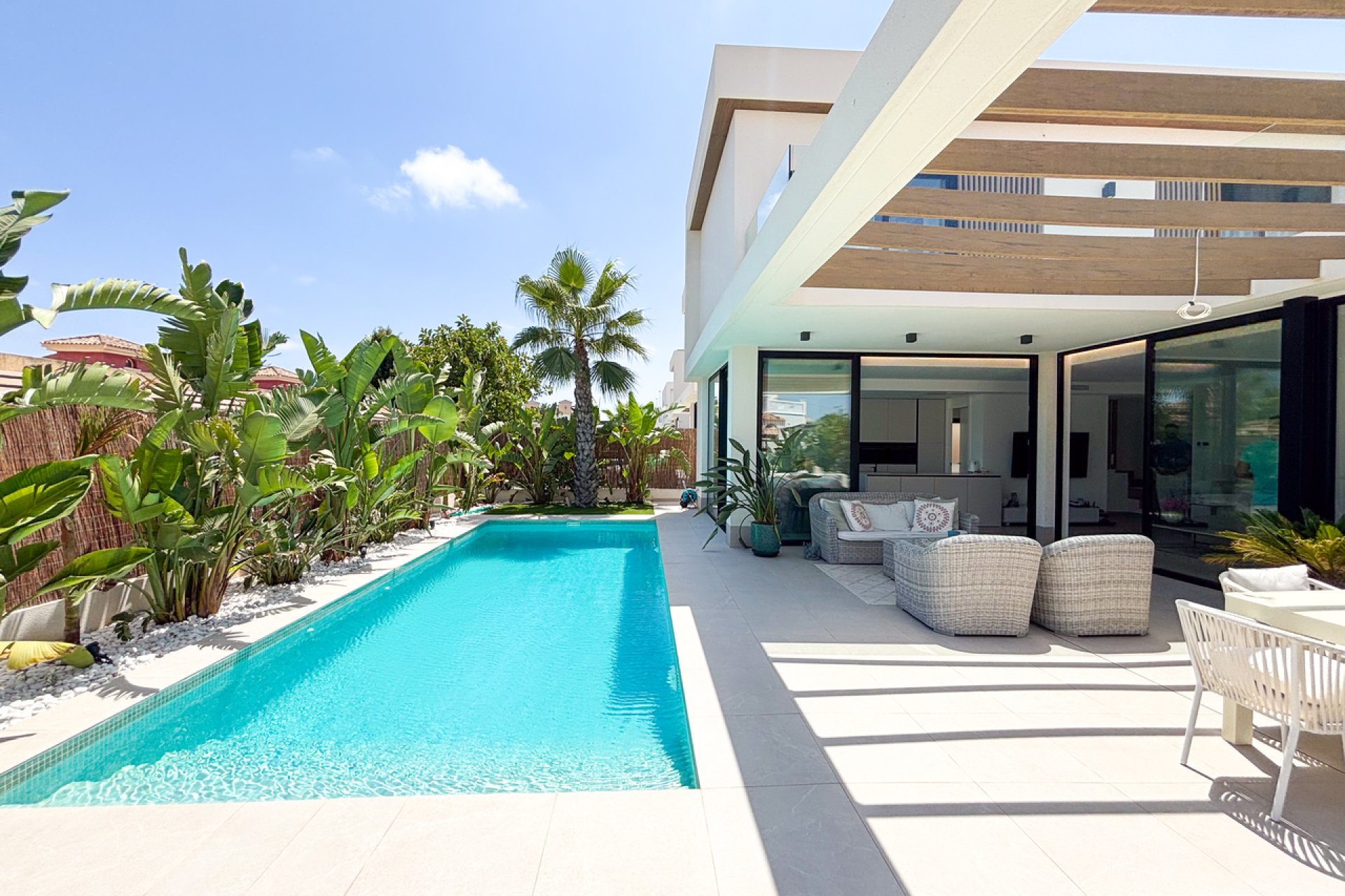 Resale - Villa - Cabo Roig
