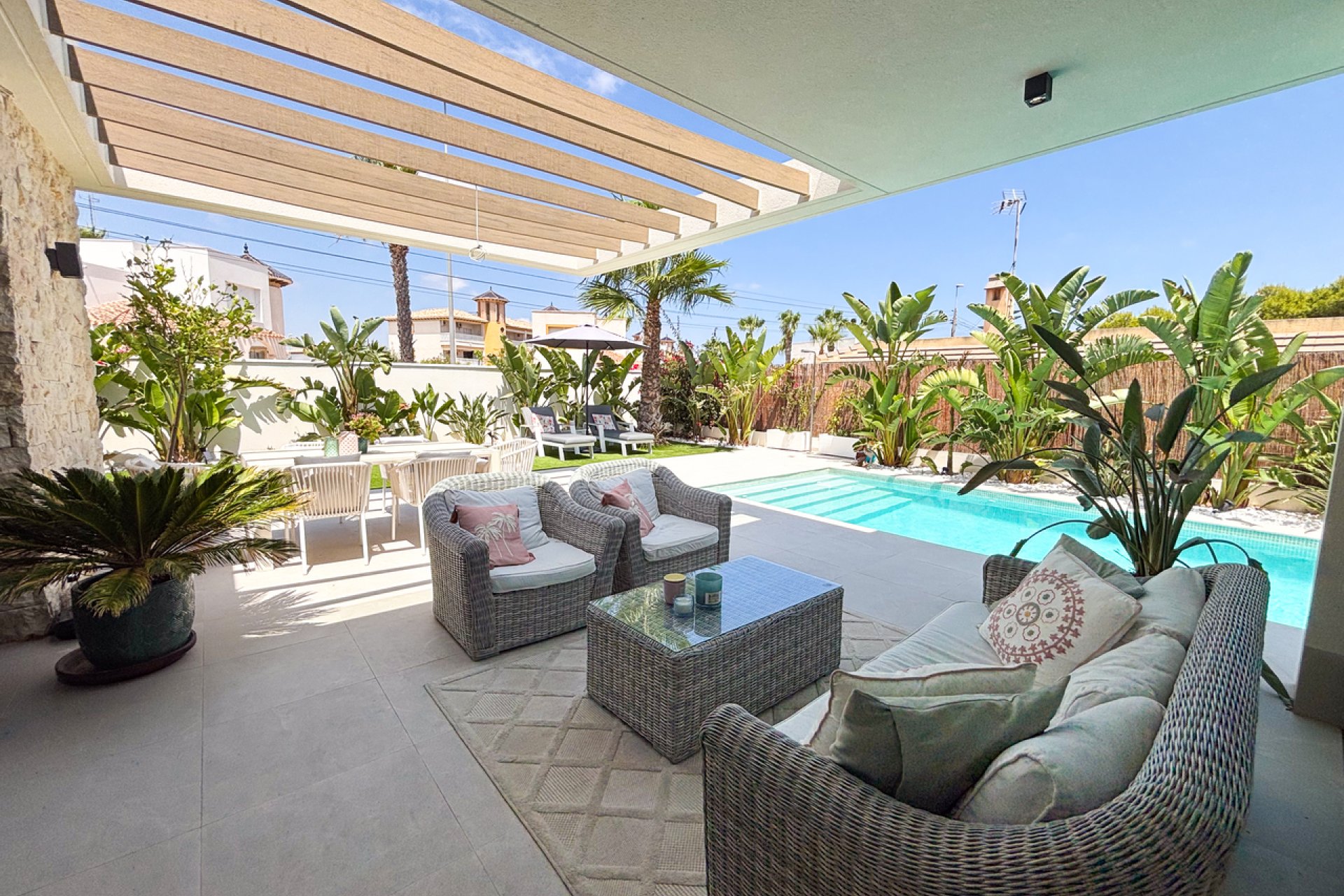 Resale - Villa - Cabo Roig