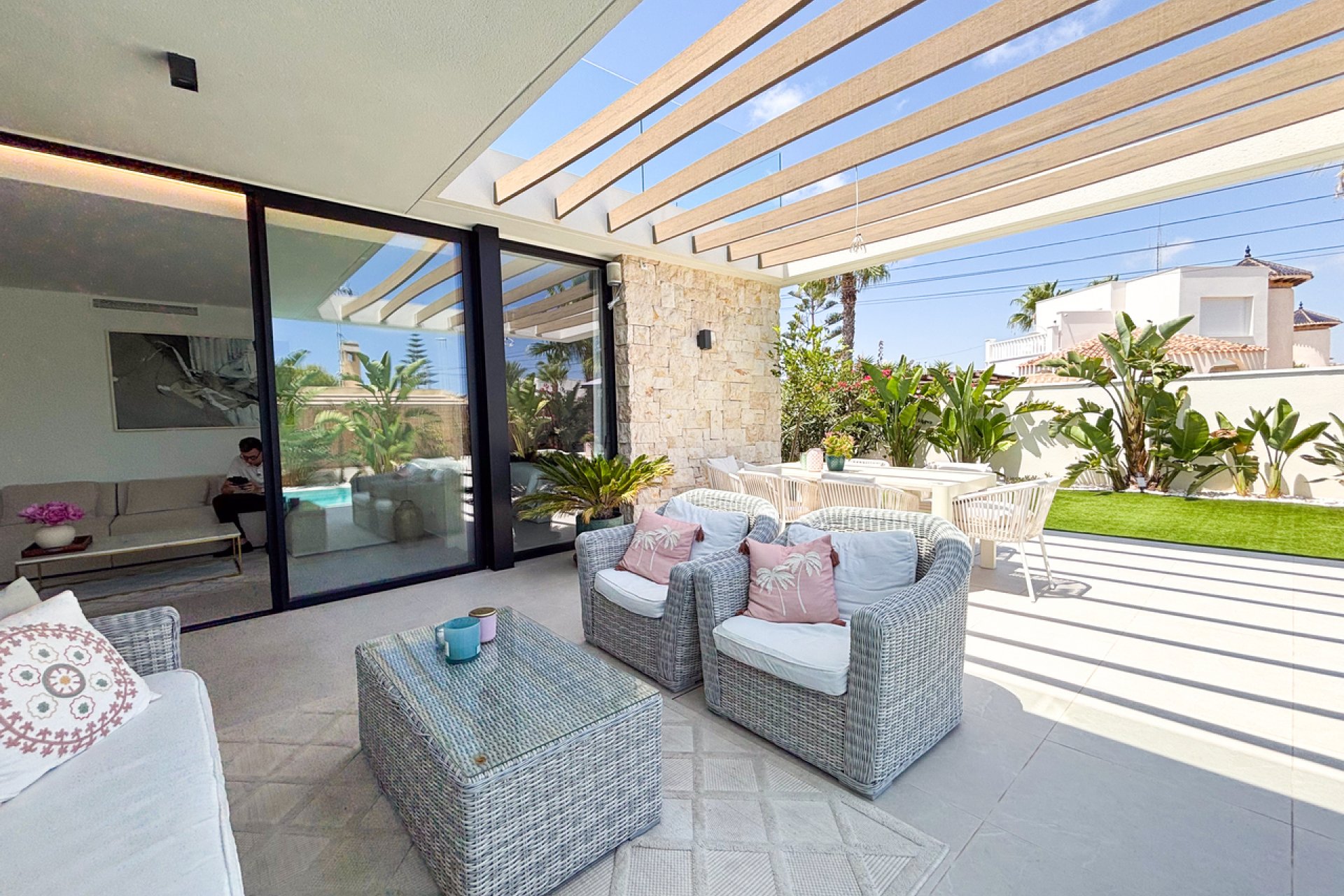 Resale - Villa - Cabo Roig
