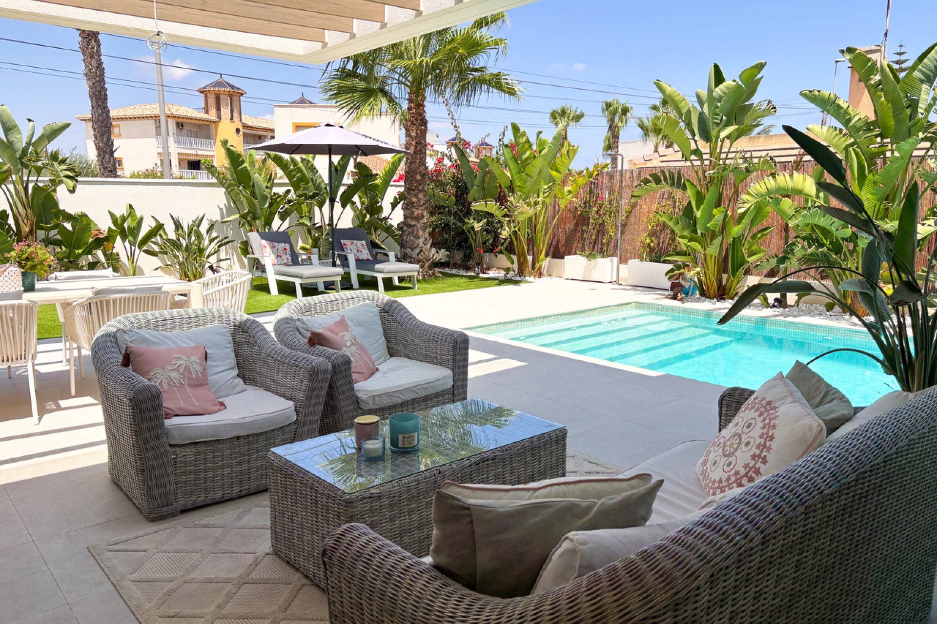 Resale - Villa - Cabo Roig