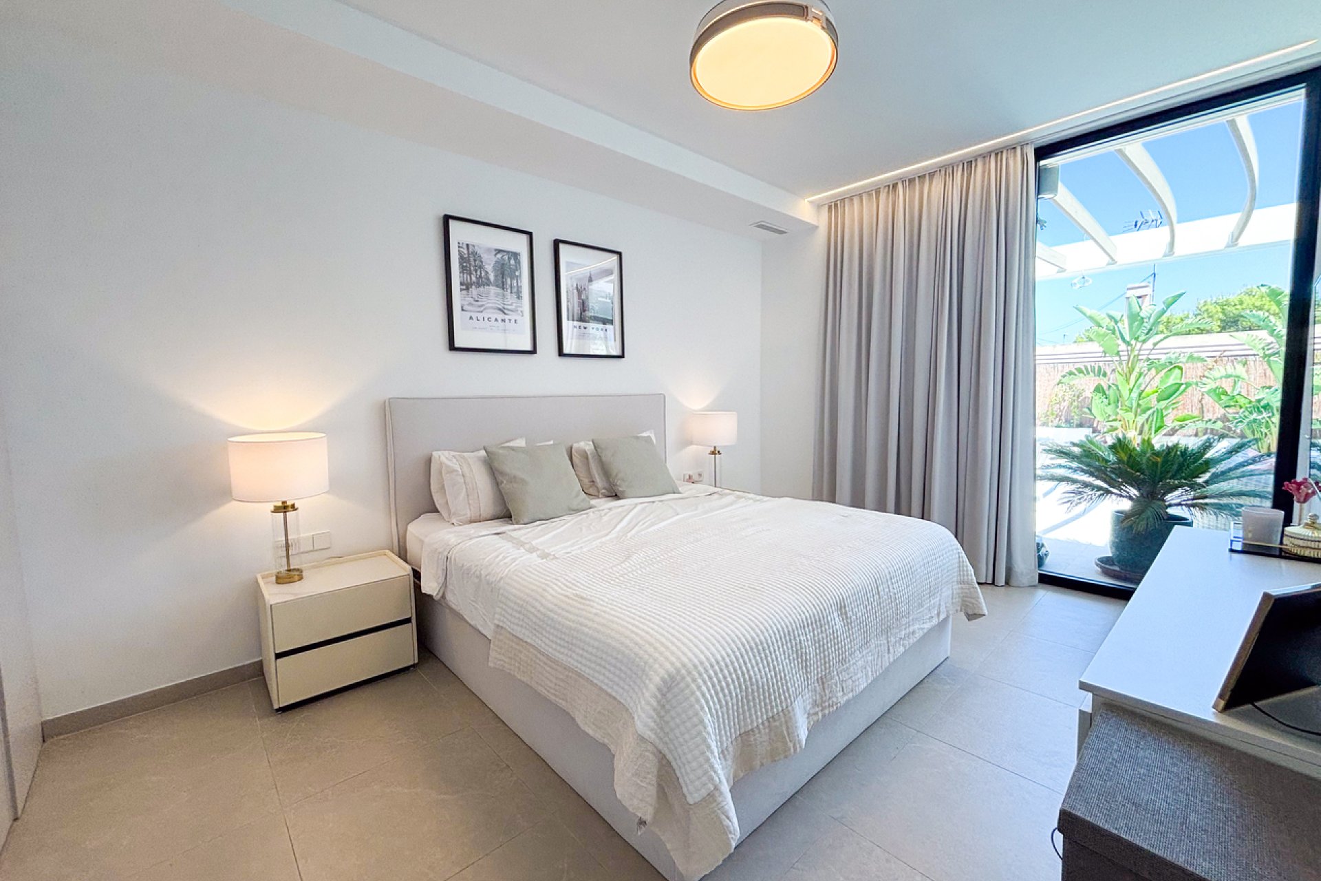 Resale - Villa - Cabo Roig