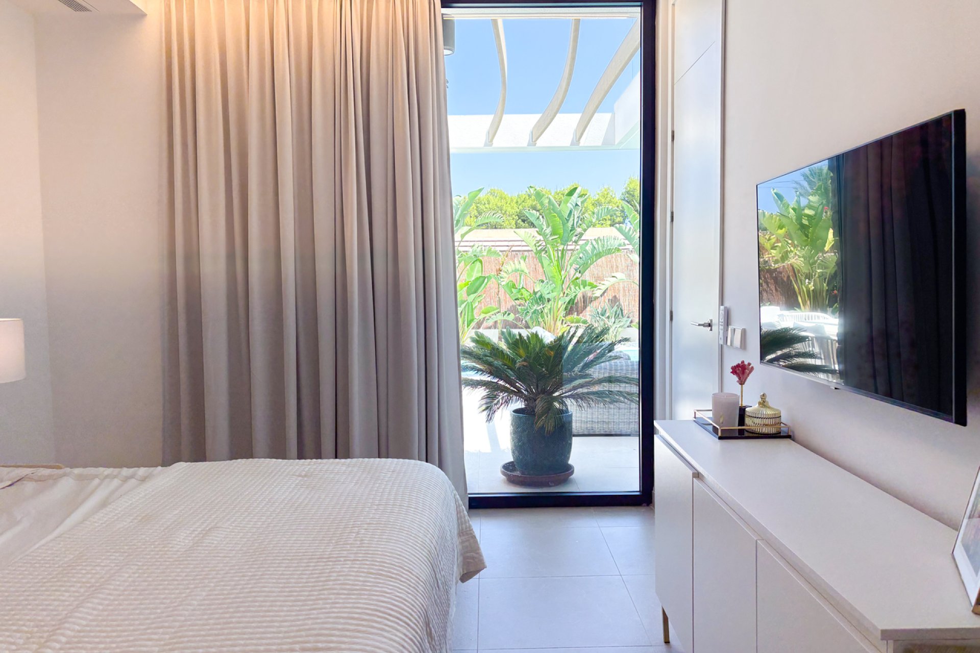Resale - Villa - Cabo Roig