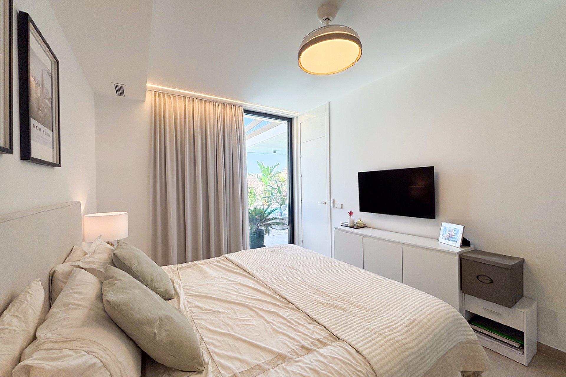 Resale - Villa - Cabo Roig