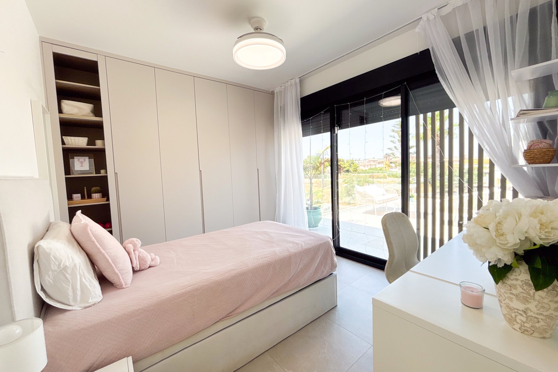 Resale - Villa - Cabo Roig