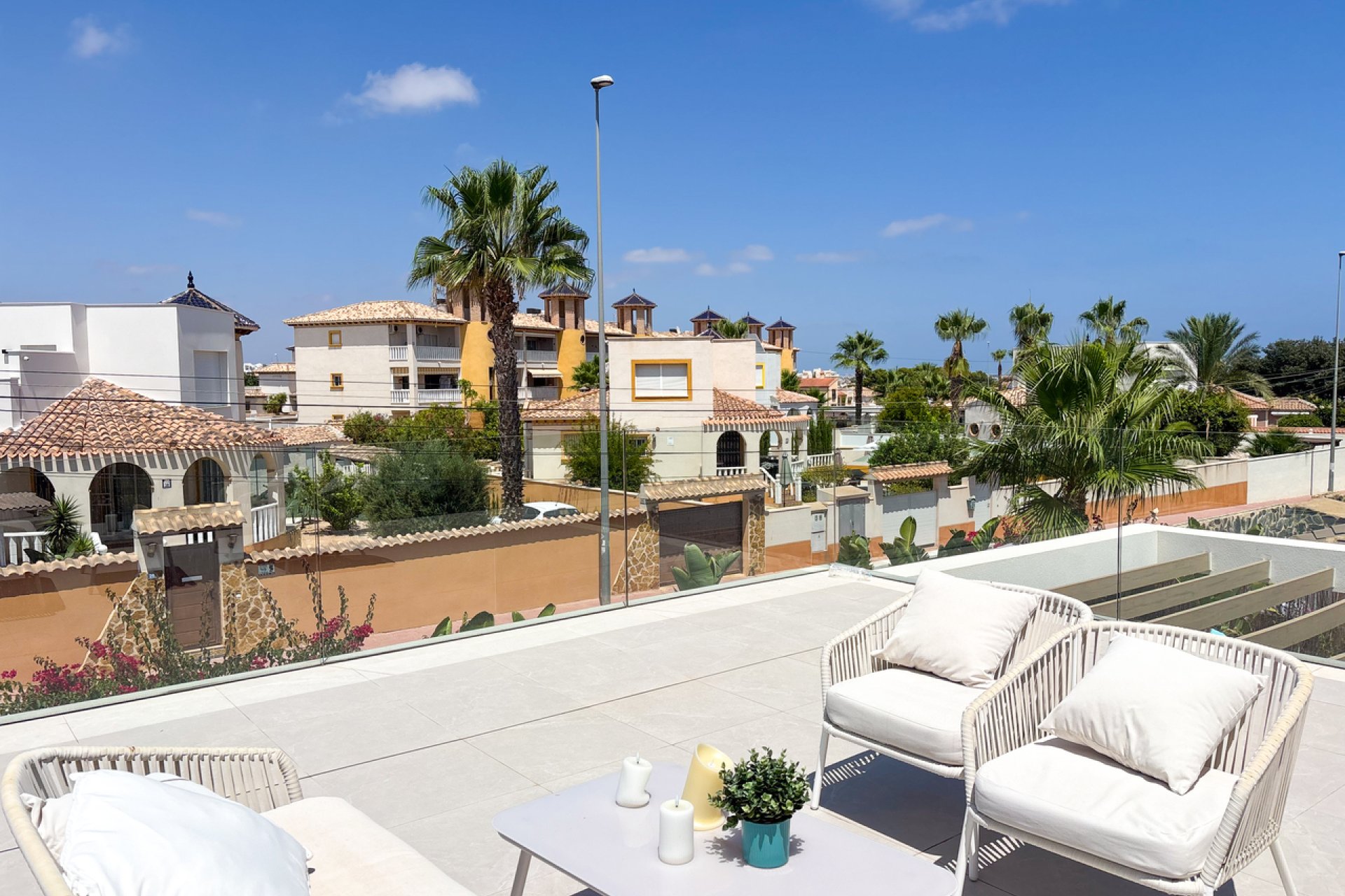 Resale - Villa - Cabo Roig