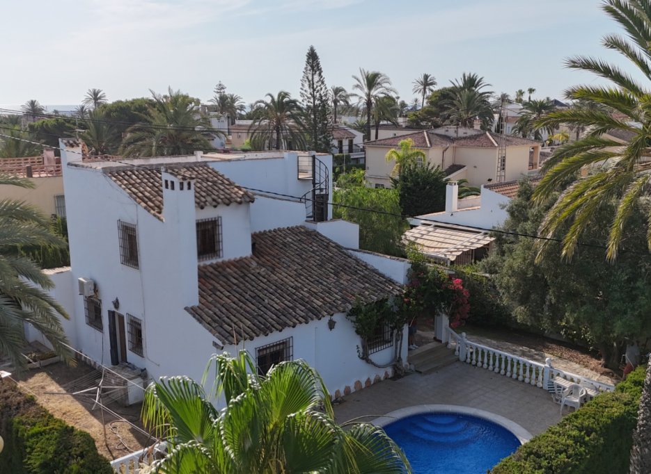 Resale - Villa - Cabo Roig