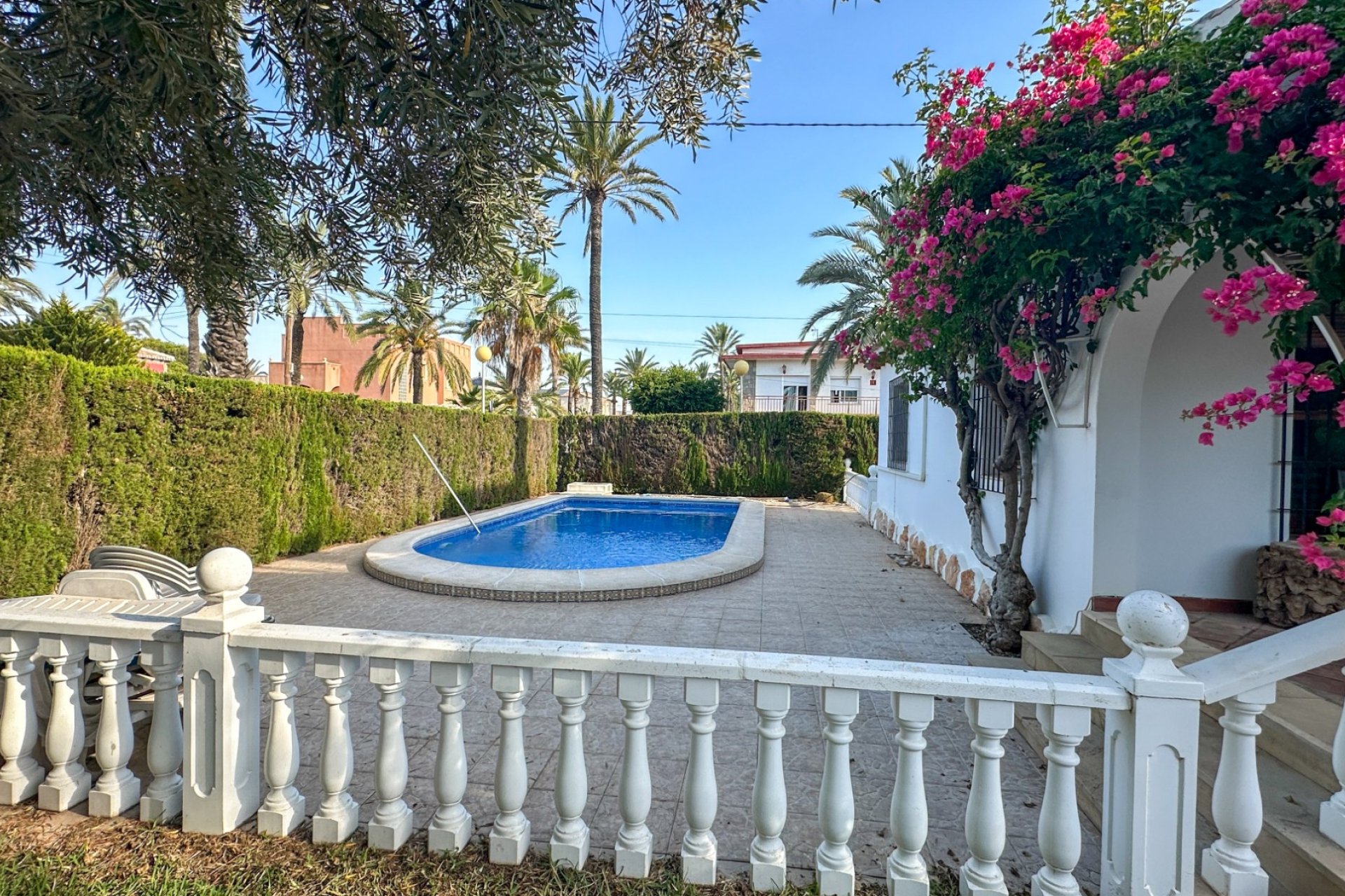 Resale - Villa - Cabo Roig