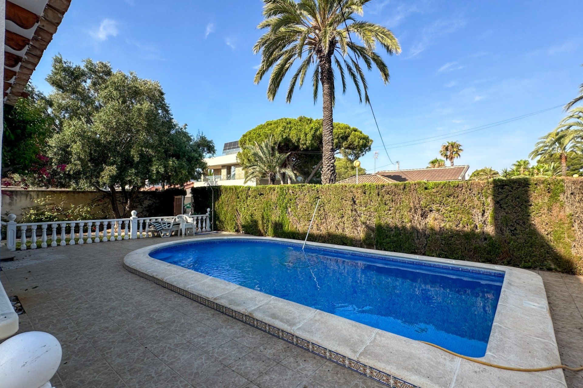 Resale - Villa - Cabo Roig