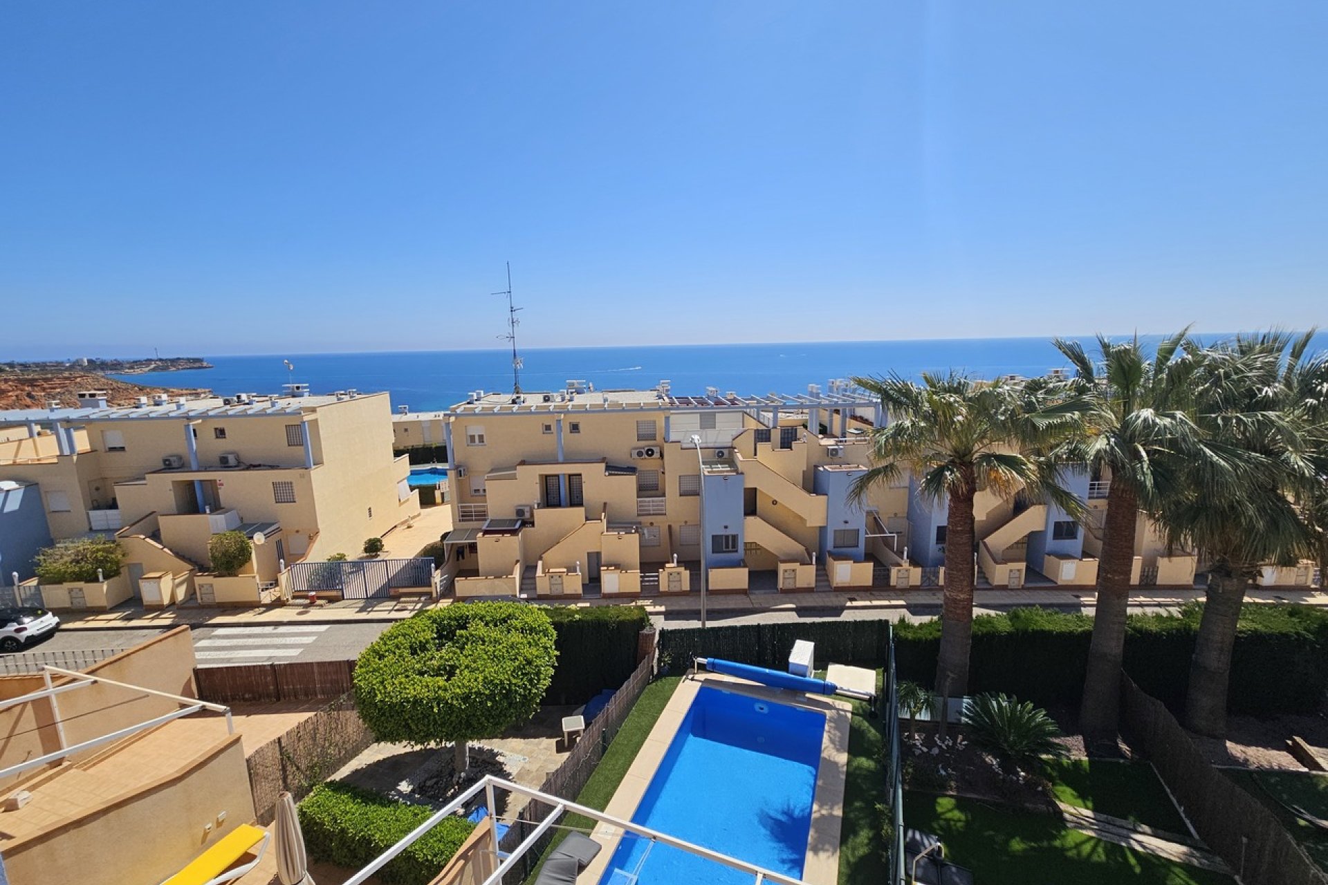 Resale - Villa - Cabo Roig
