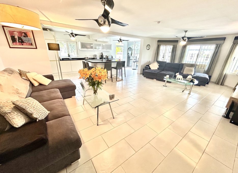 Resale - Villa - Catral