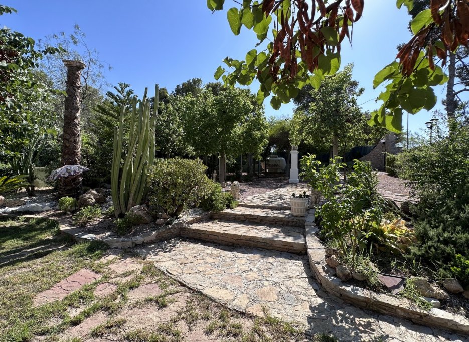 Resale - Villa - Elche