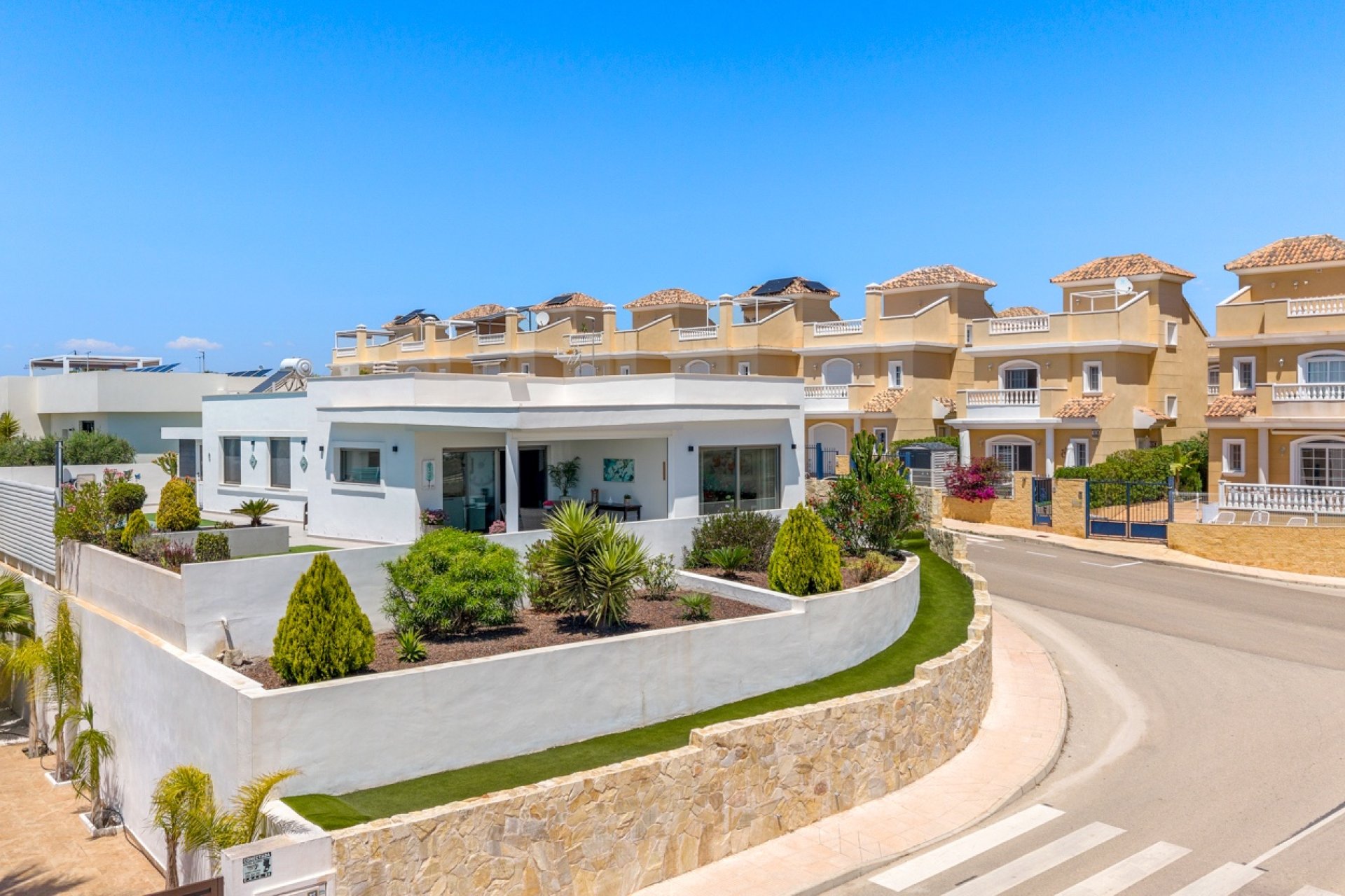 Resale - Villa - La Marina