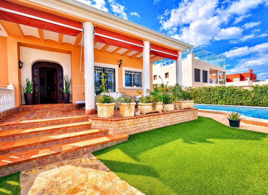 Resale - Villa - La Mata