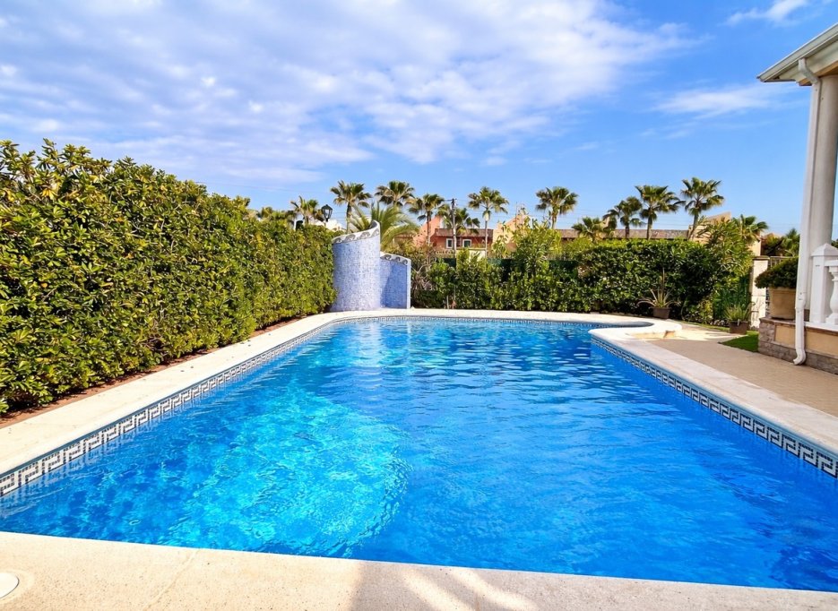 Resale - Villa - La Mata