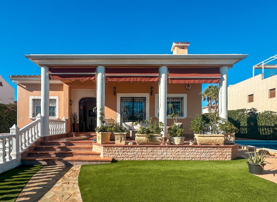 Resale - Villa - La Mata