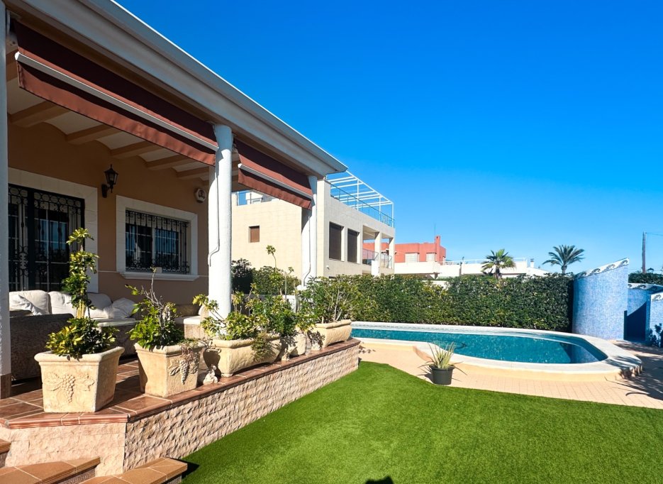 Resale - Villa - La Mata
