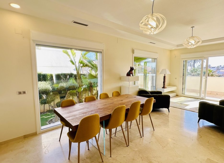 Resale - Villa - La Zenia