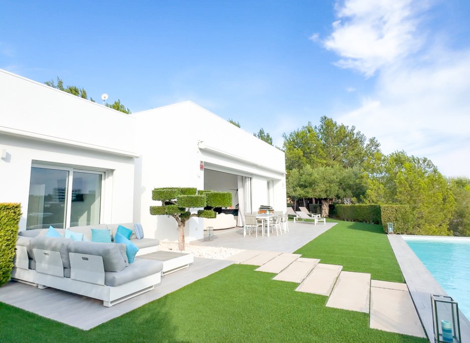 Resale - Villa - Las Colinas Golf Resort