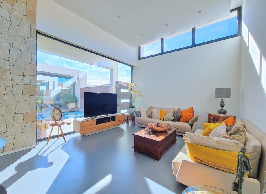 Resale - Villa - Los Alcazares