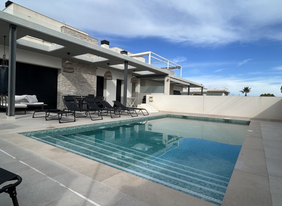 Resale - Villa - Los Balcones