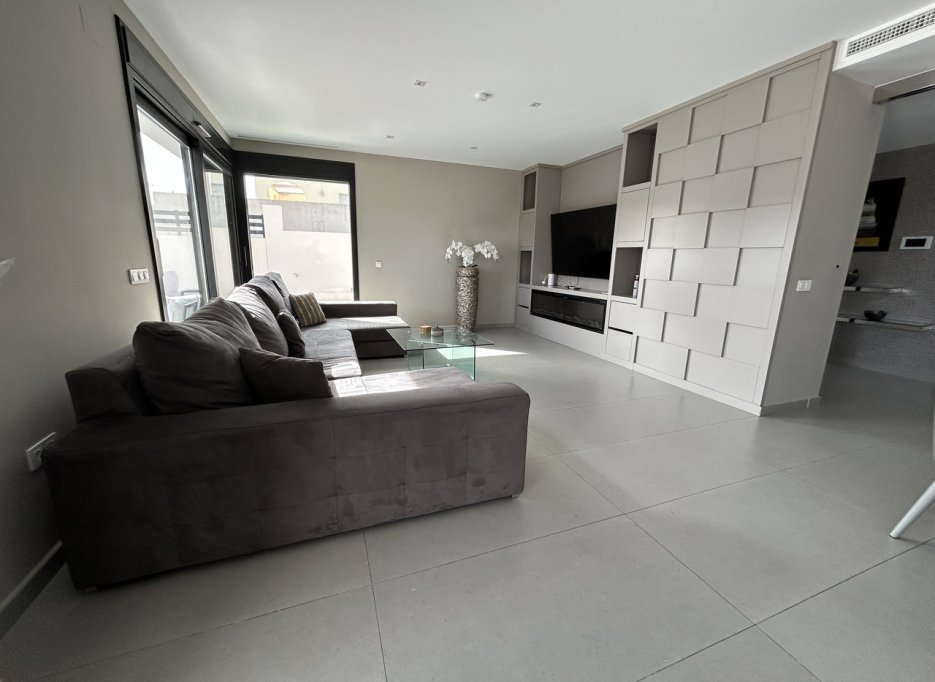 Resale - Villa - Los Balcones