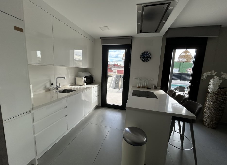 Resale - Villa - Los Balcones