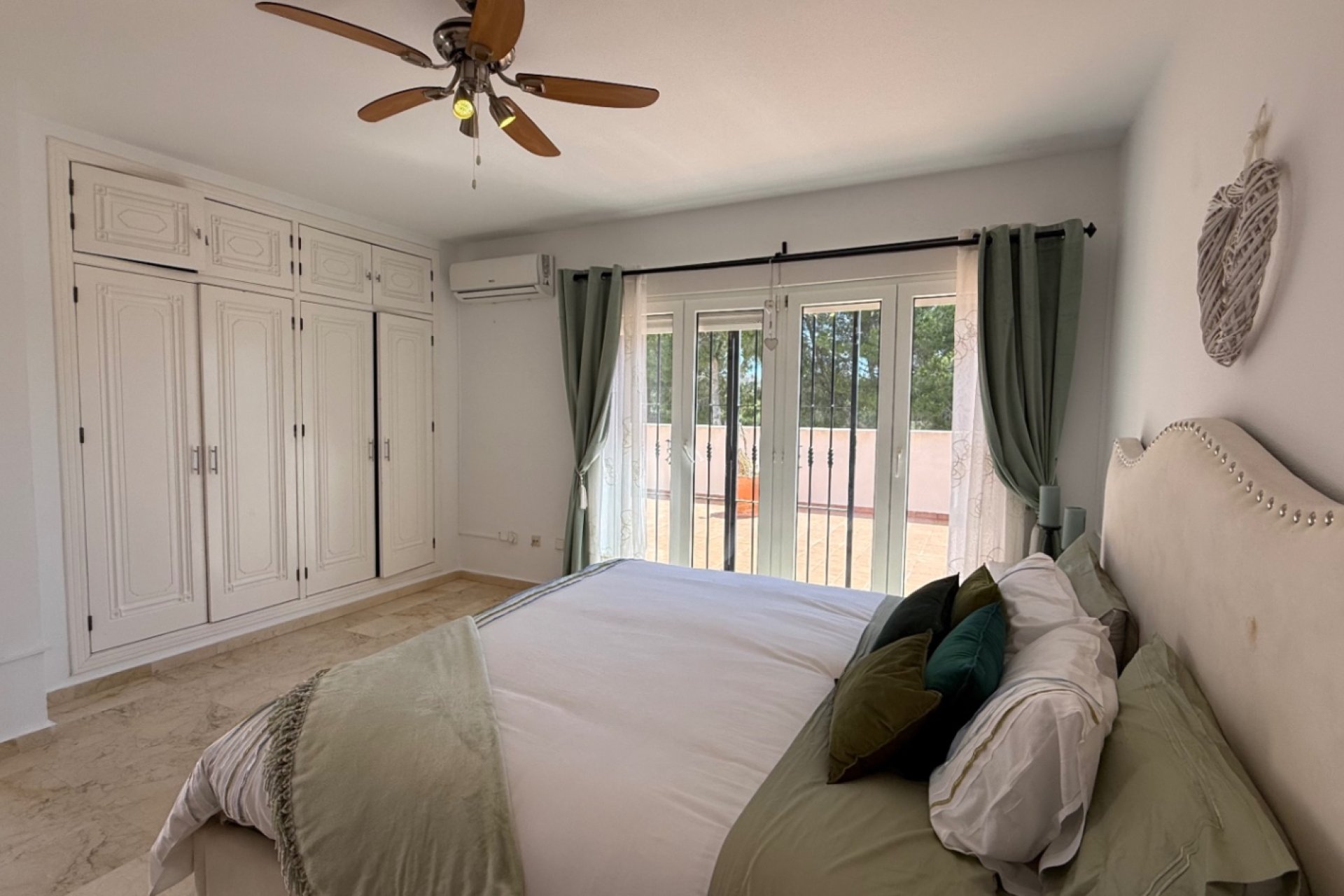 Resale - Villa - Orihuela Costa - Campos de Golf