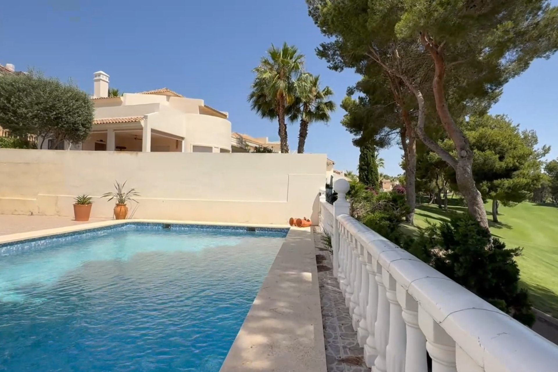 Resale - Villa - Orihuela Costa - Campos de Golf