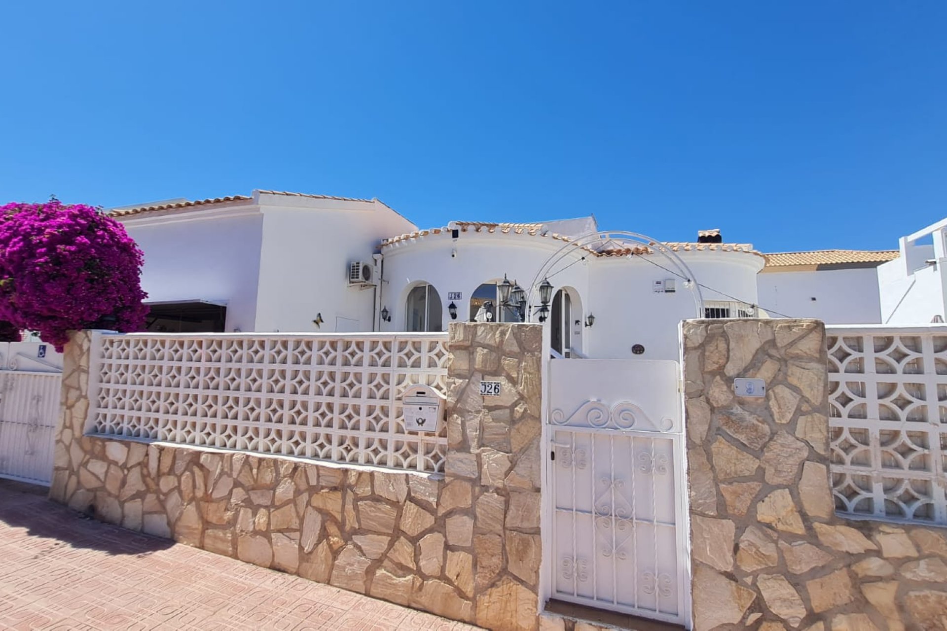 Resale - Villa - Orihuela Costa - La Florida