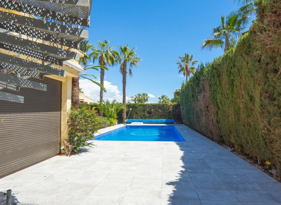 Resale - Villa - Orihuela Costa - Villamartín