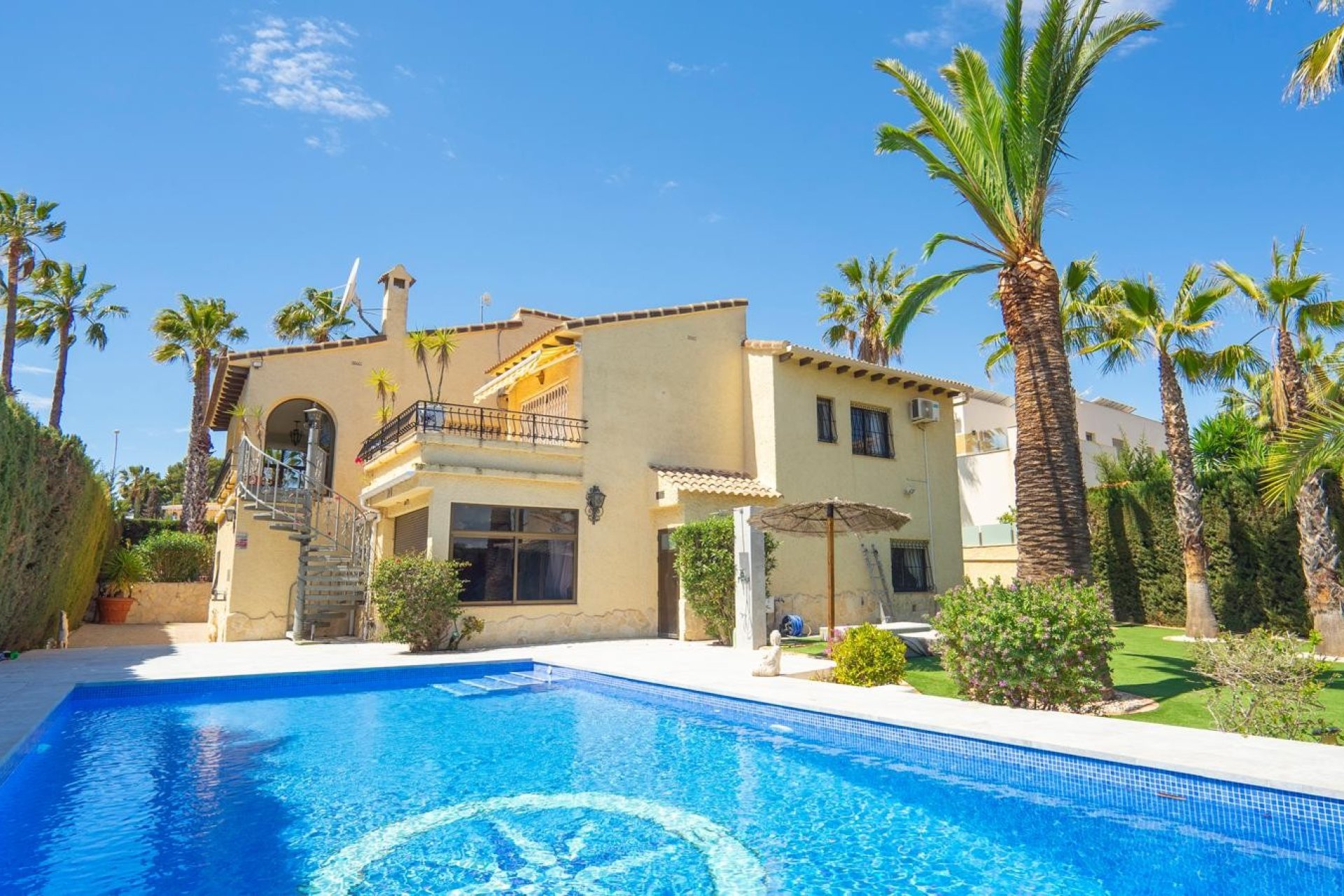 Resale - Villa - Orihuela Costa - Villamartín