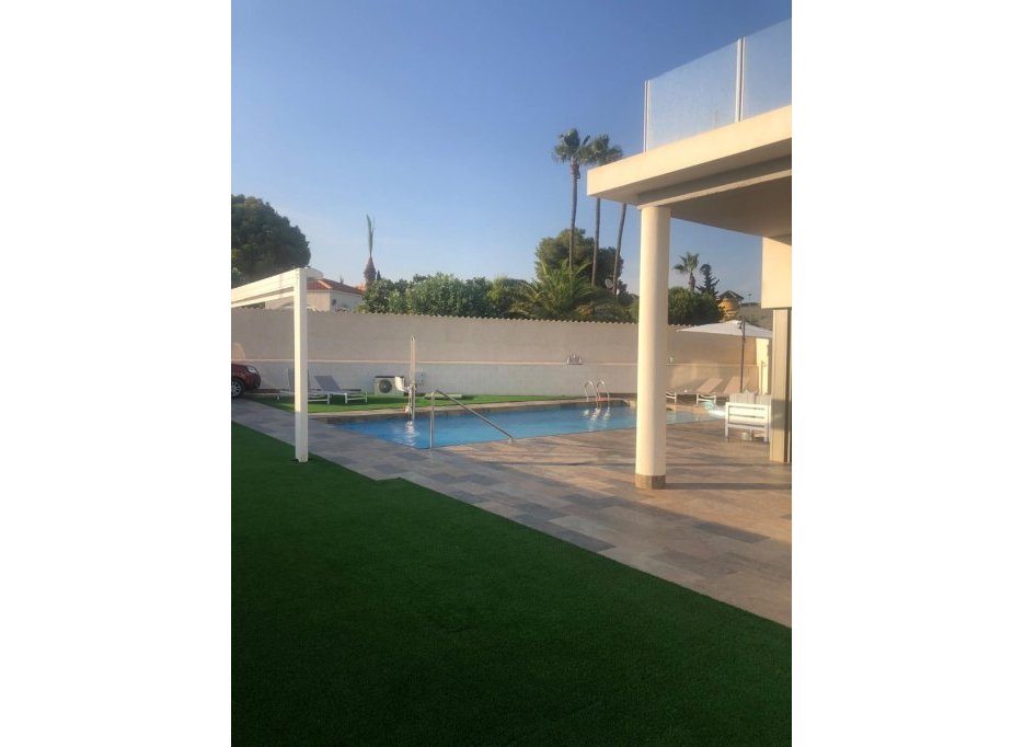 Resale - Villa - Orihuela Costa - Villamartín