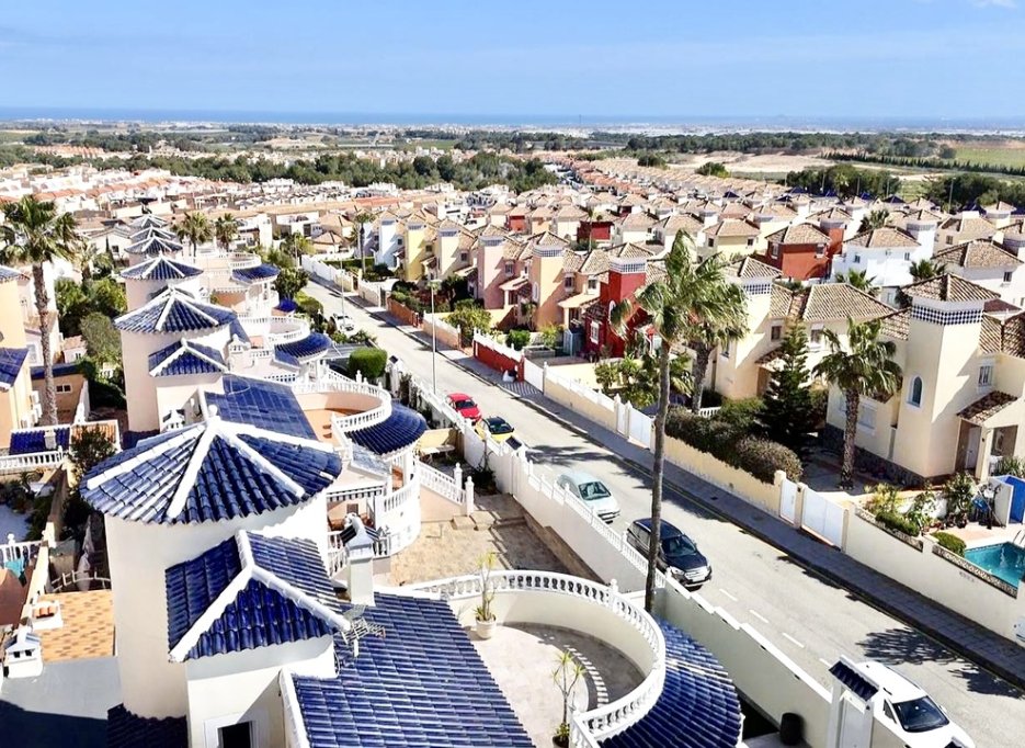 Resale - Villa - Pinar de Campoverde