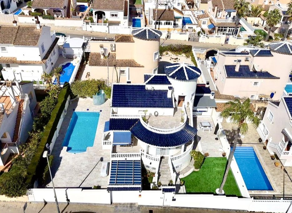 Resale - Villa - Pinar de Campoverde