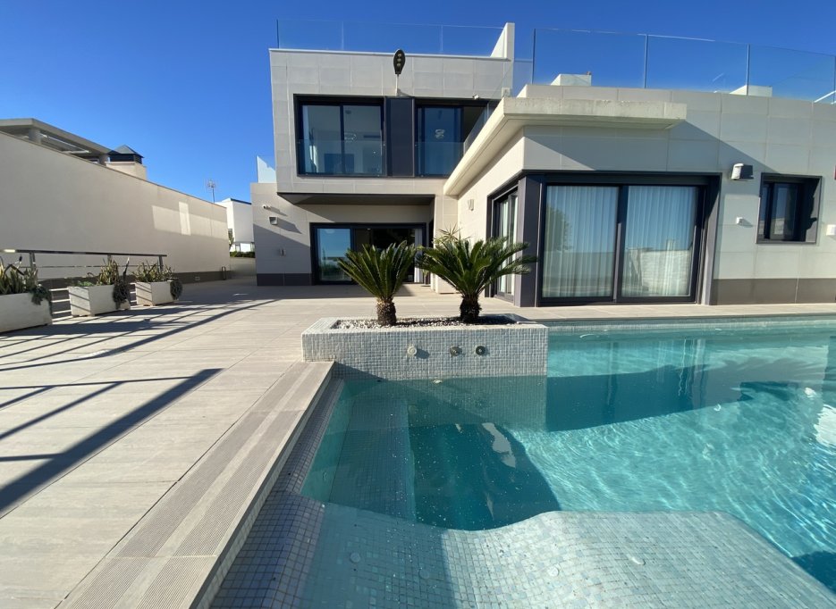 Resale - Villa - San Miguel de Salinas