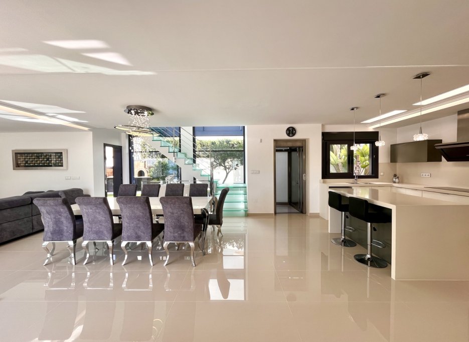 Resale - Villa - San Miguel de Salinas