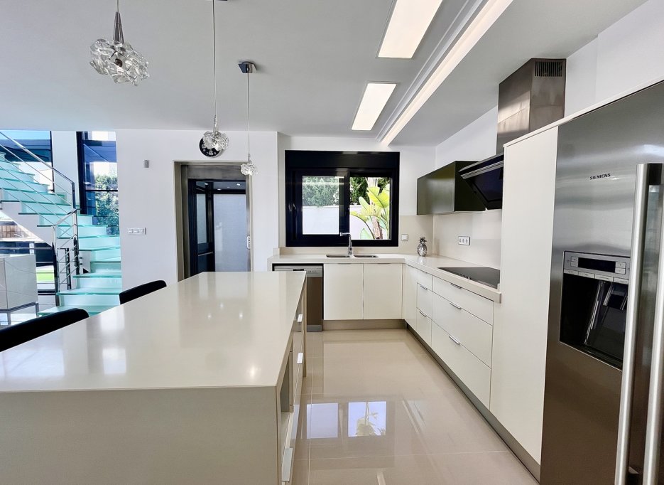 Resale - Villa - San Miguel de Salinas