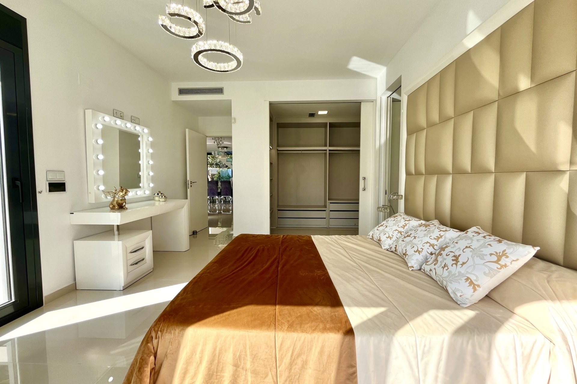 Resale - Villa - San Miguel de Salinas